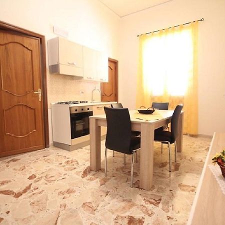 Apartmán Le Tre Rose Di Mary Avola Exteriér fotografie