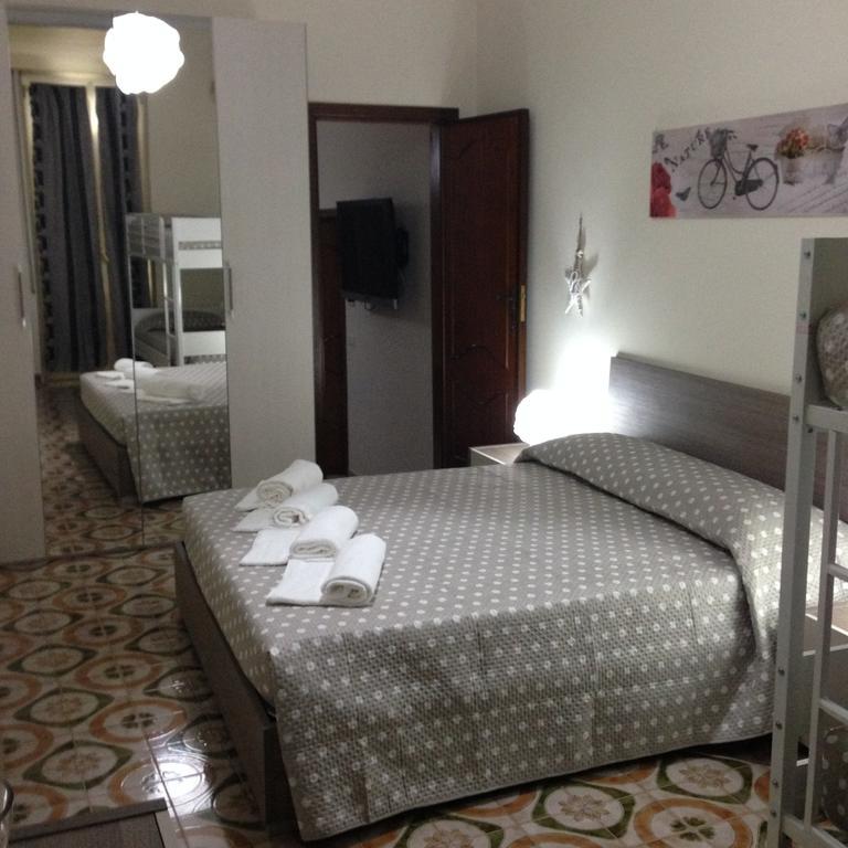 Apartmán Le Tre Rose Di Mary Avola Exteriér fotografie