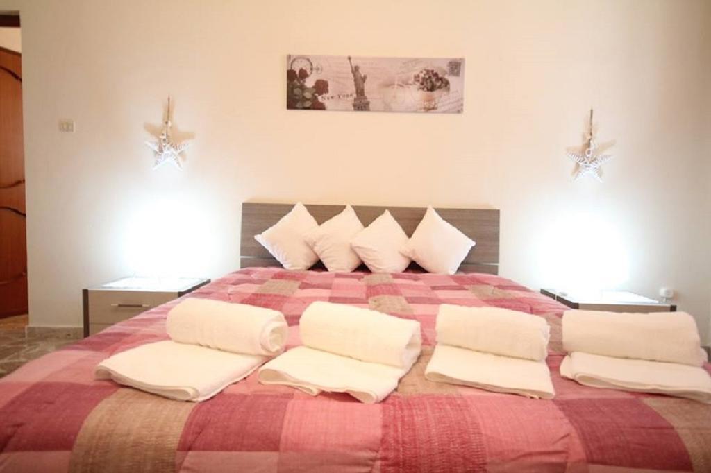 Apartmán Le Tre Rose Di Mary Avola Exteriér fotografie