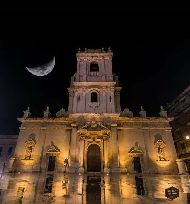 Apartmán Le Tre Rose Di Mary Avola Exteriér fotografie